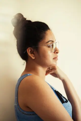 Abhinaya photo 8 — Black, Average
