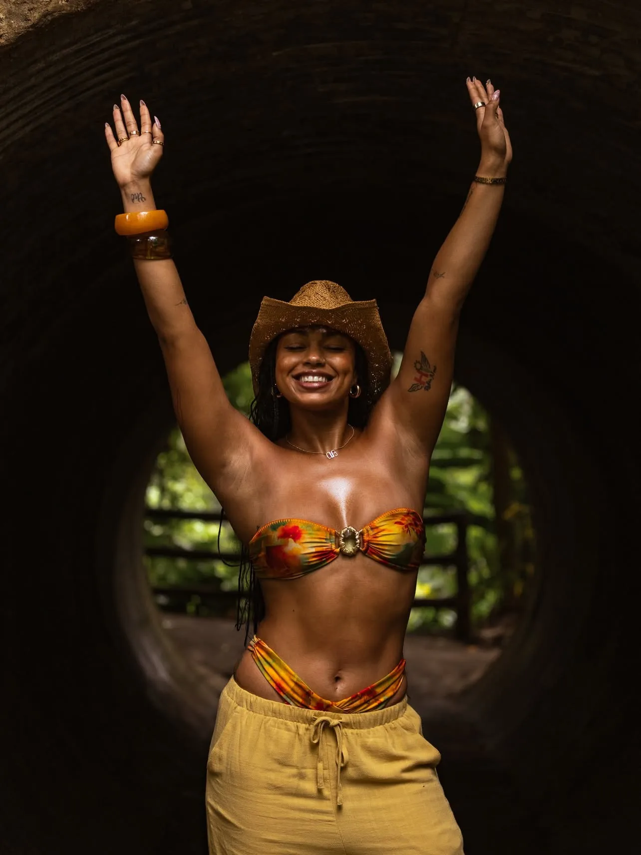 Achsah Basha photo 14 — Black, Athletic
