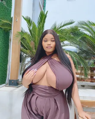 Ada La Pinky photo 18 — Influencer, Plus Size Model, Nigerian