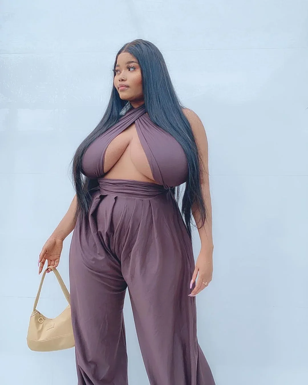 Ada La Pinky photo 6 — Influencer, Plus Size Model, Nigerian