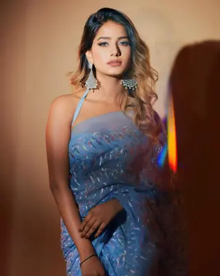 Aditi Prasad photo 4 — Green, Middle Eastern
