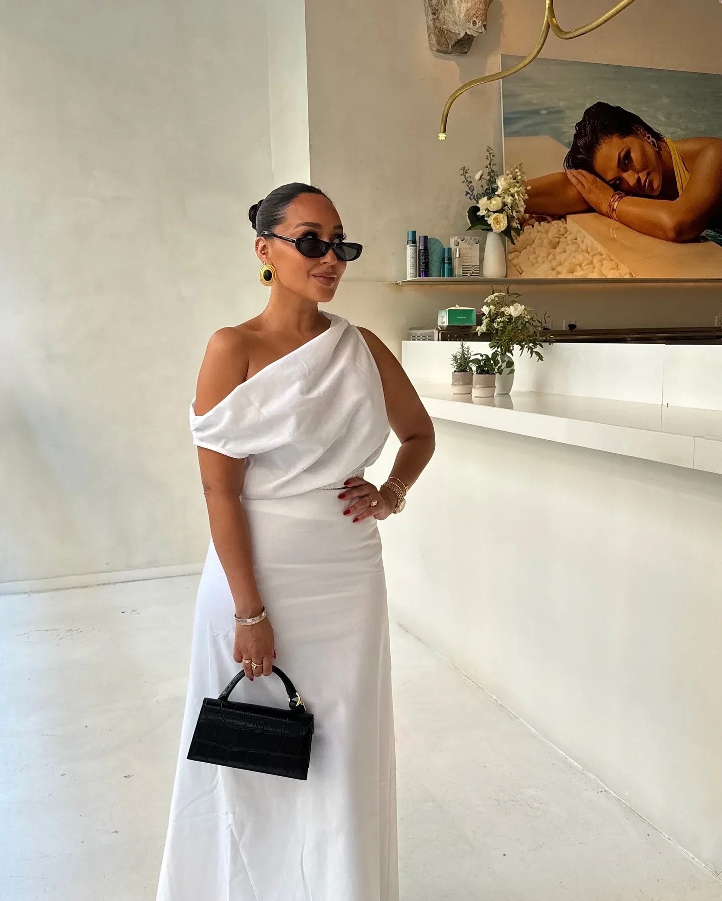 Adrienne Bailon photo 3 — Average, Brown