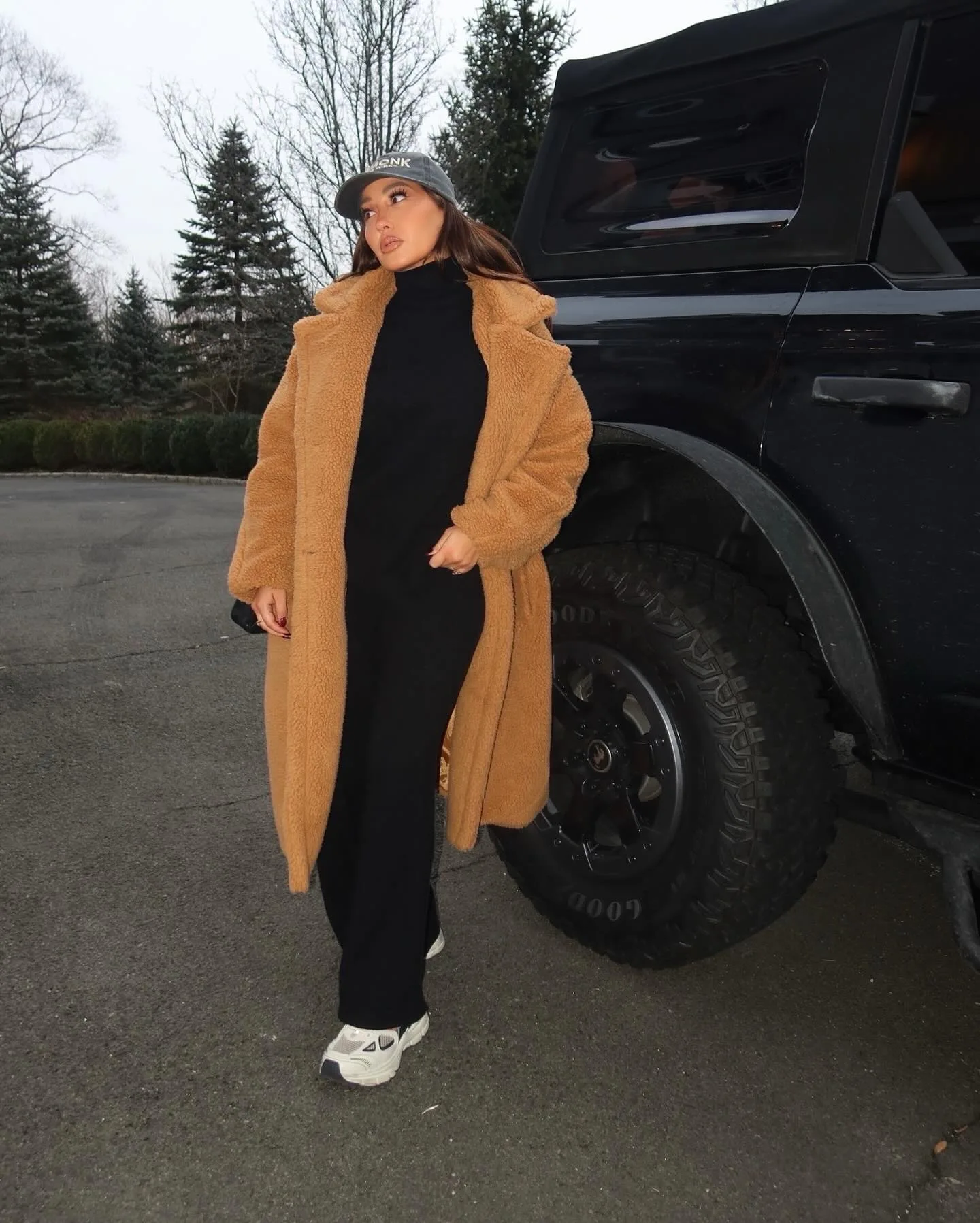 Adrienne Bailon photo 8 — Brown, Average