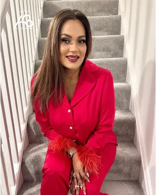Afroza Khan photo 3 — Average, Brown