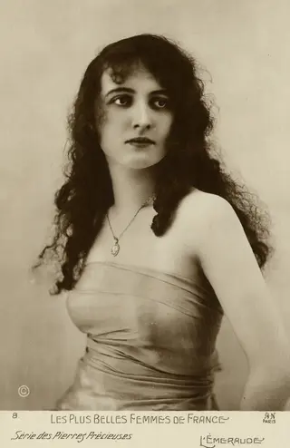 Agnes Souret photo 1 — French, Slim