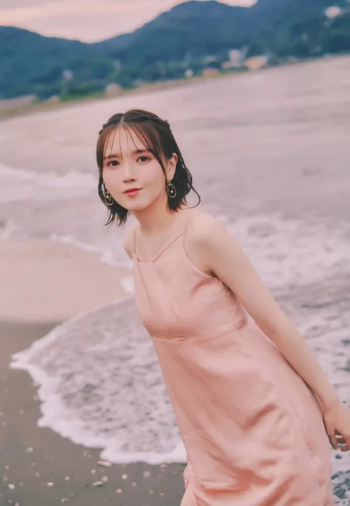 Akari Kito photo 10 — Brown, Asian