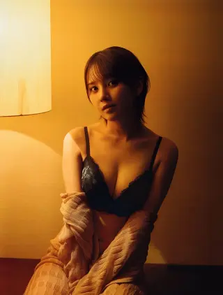 Akari Kito photo 4 — Brown, Asian