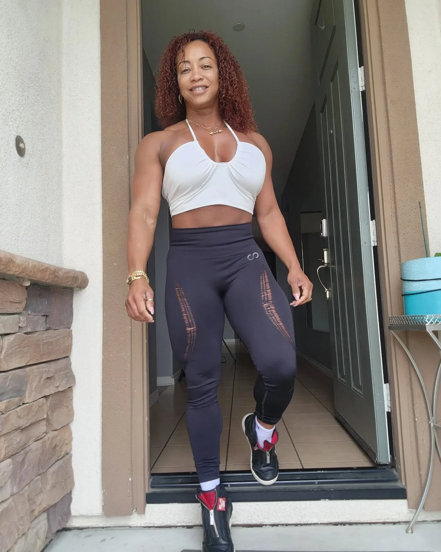 Akemy Jones photo 9 — Muscular, Brown