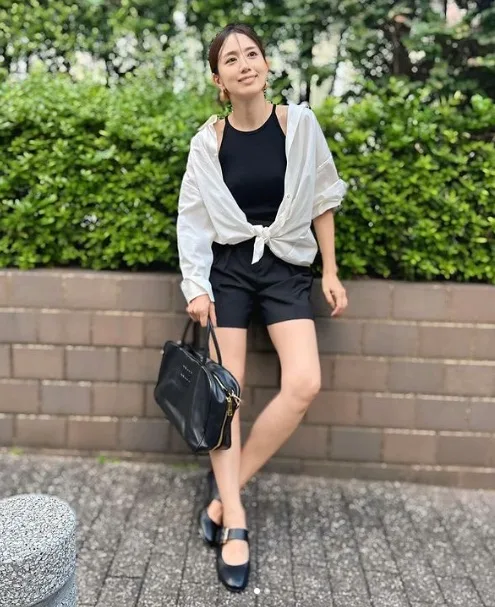 Aki Higashihara — Gravure Idol, Model, TV Host, Japanese