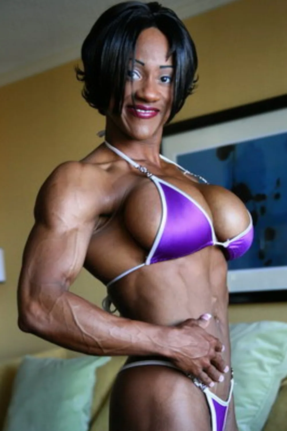 Akila Pervis photo 9 — Muscular, Brown