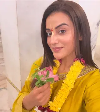 Akshara Singh photo 15 — Slim, Brown