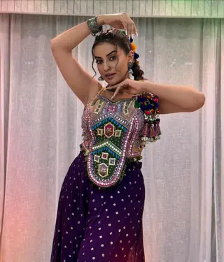 Akshara Singh photo 3 — Slim, Brown