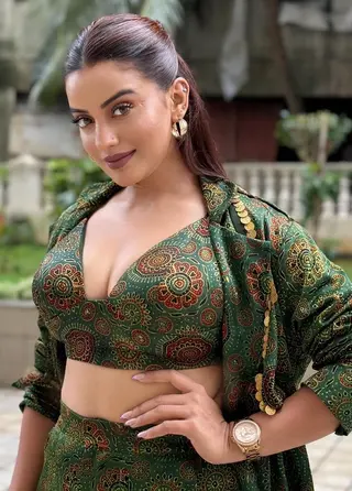 Akshara Singh photo 5 — Asian, Actress, Artist, Presenter