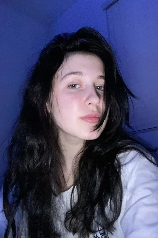 Alana Rose photo 15 — Average, Blue