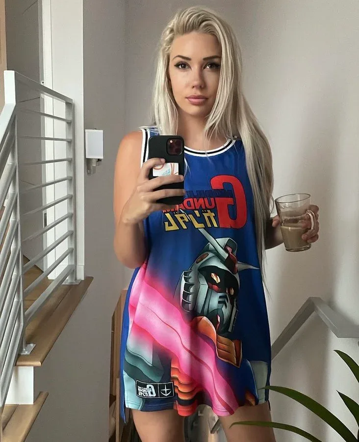 Alanah Pearce — Cosplayer, Gamer, Influencer, Podcaster, Voice Actress, YouTuber, Australian