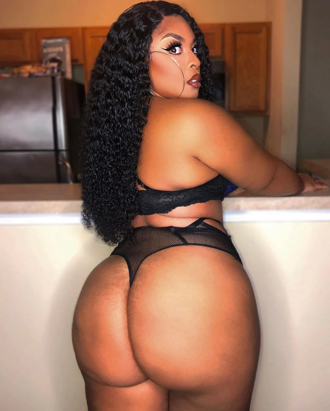 Alashia XO photo 19 — American, Black
