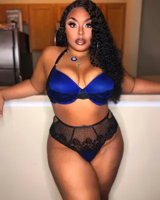 Alashia XO photo 3 — Plus Size Model, American