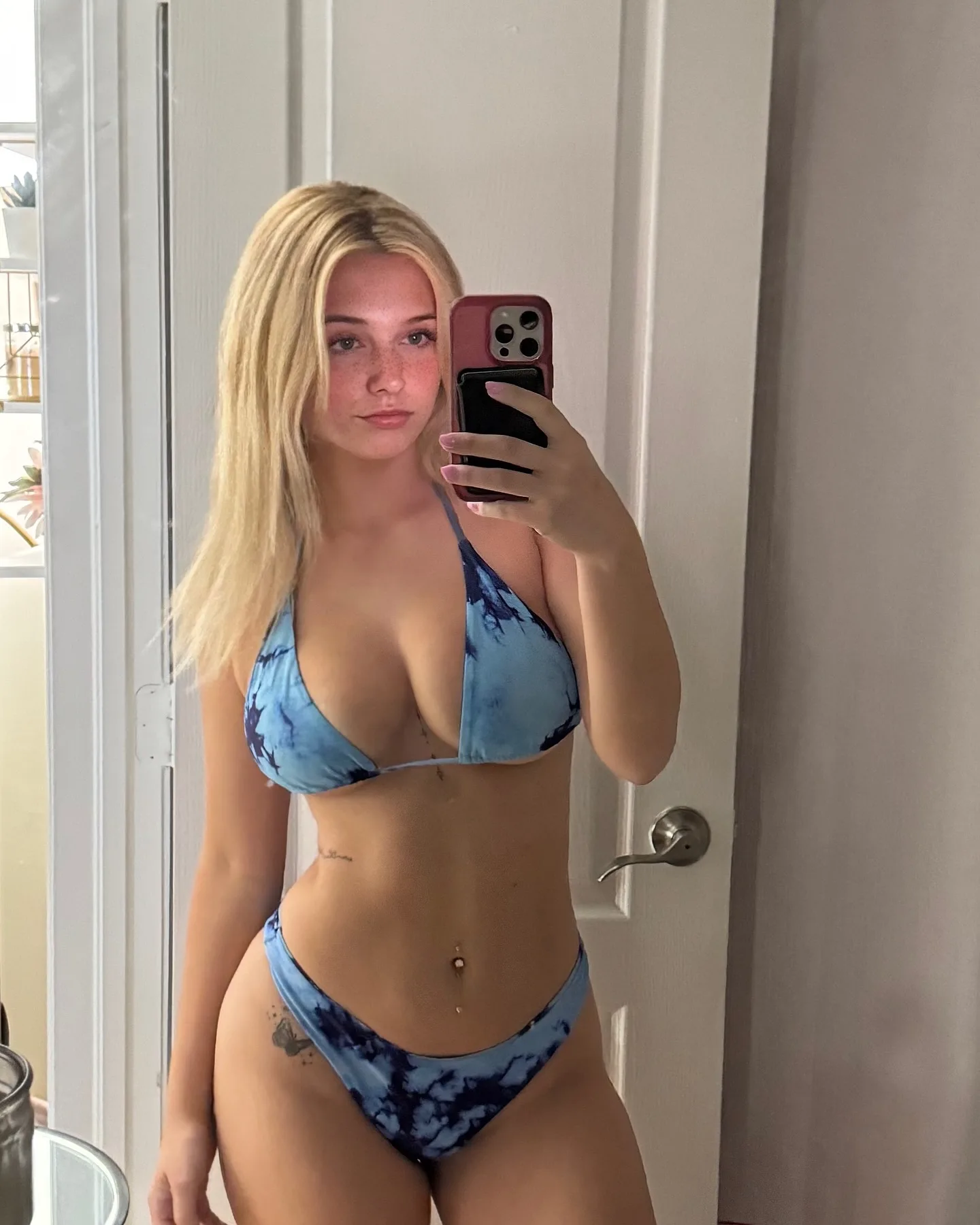 Alea Voyer photo 1 — American, Blonde