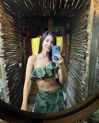 Alejandra Giraldo photo 3 — Athletic, Brown