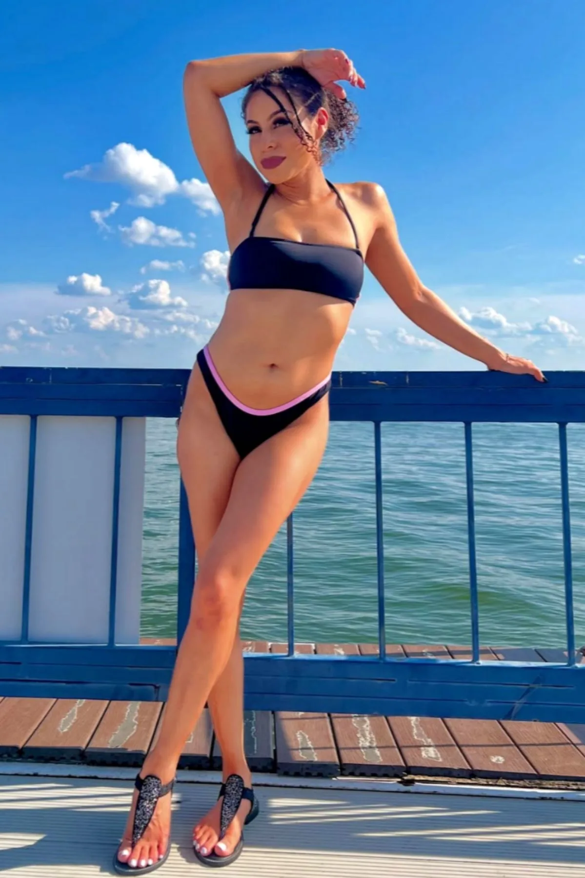 Alejandra Quintanilla photo 3 — Athletic, Brown