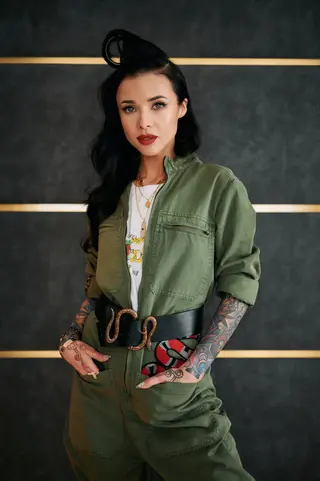 Aleksandra Dabrowska photo 3 — Slim, Green