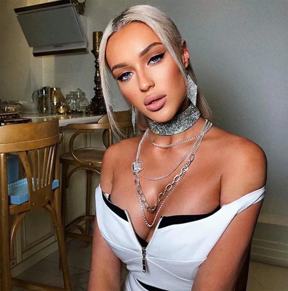 Aleksandra Ponomareva photo 5 — Caucasian, Blogger, Digital Creator, Model, Musician: Singer, Reality TV Star (former), Sportswoman: Figure Skater (former)