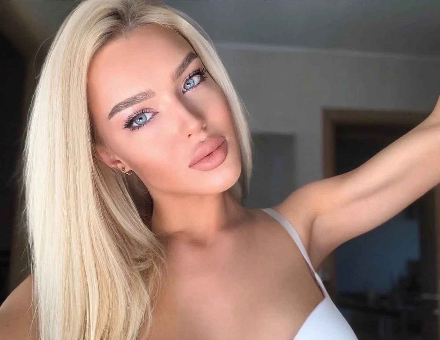 Aleksandra Ponomareva photo 9 — Slim, Blue