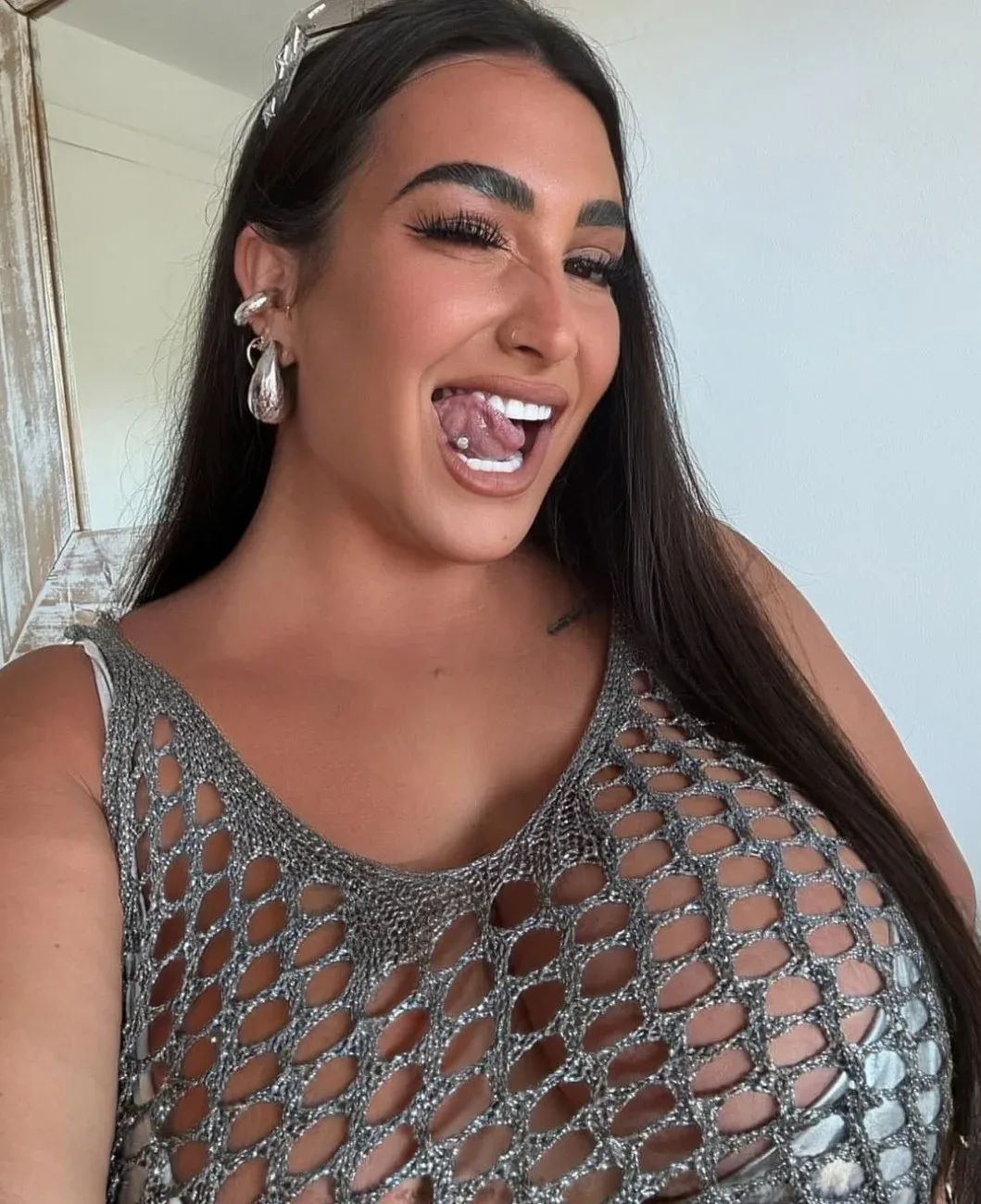 Alessia Barbarossa photo 15 — Chubby, Brown