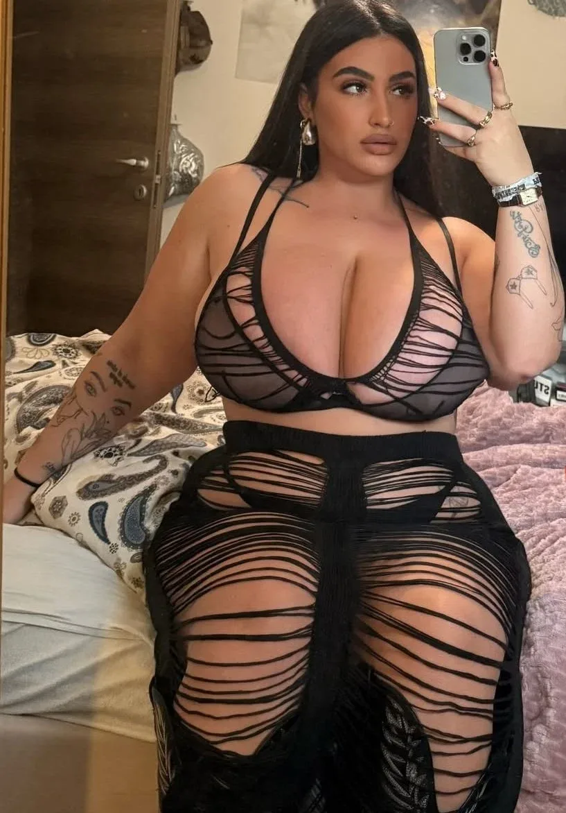 Alessia Barbarossa photo 3 — Chubby, Brown