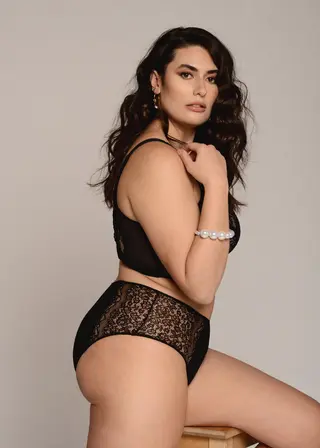 Alessia Ferraro photo 2 — Brown, Chubby