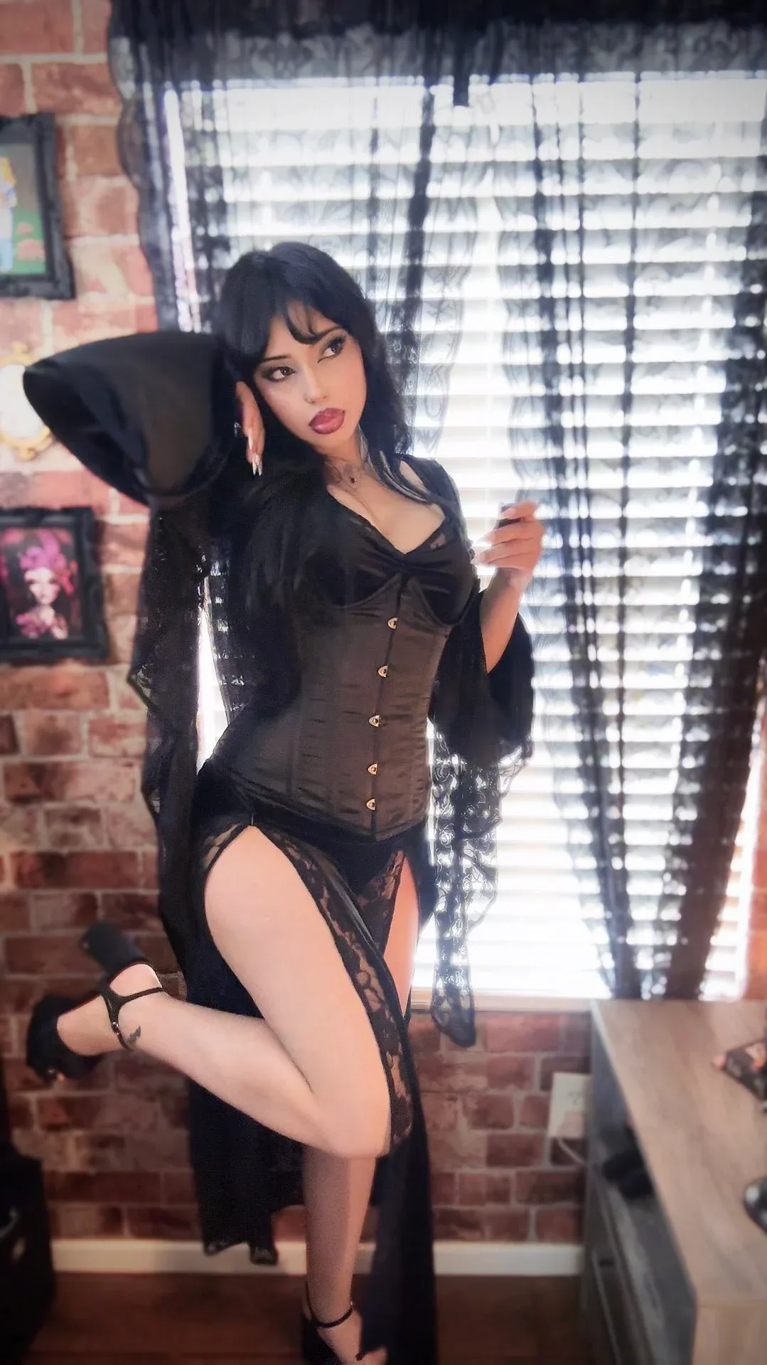 Alexa Liz photo 2 — Black, Average