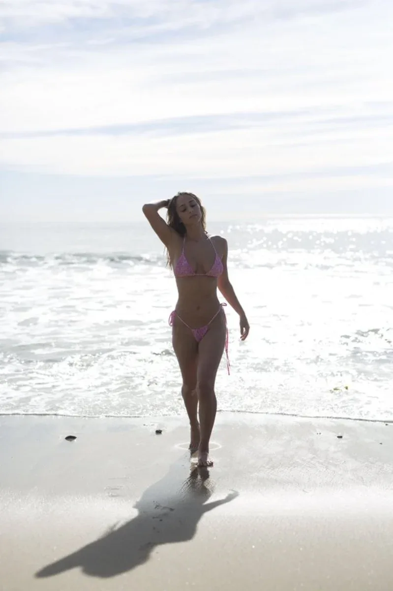 Alexa Shae Adams photo 21 — Slim, Hazel