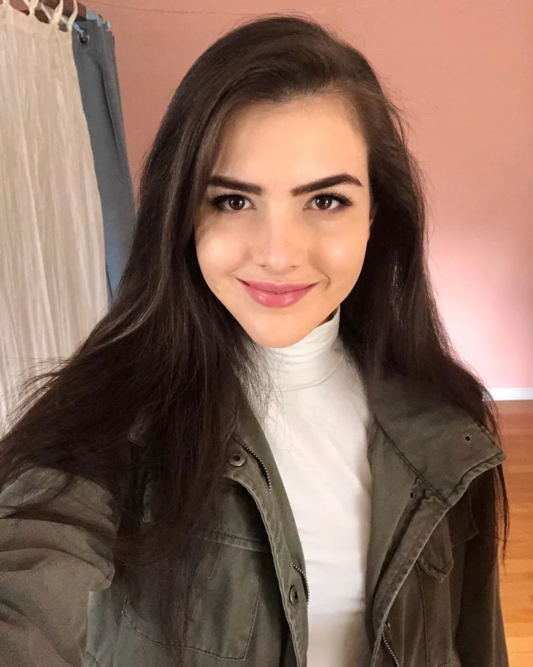 Alexandra Botez photo 4 — Brown, Caucasian