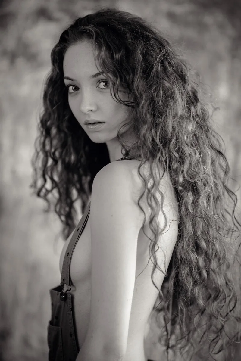 Alexia Giordano photo 19 — French, Brown