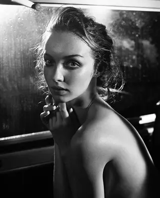 Alexia Giordano photo 8 — Brown, Slim