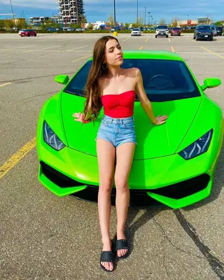 Alexia Marano photo 4 — Green, Caucasian