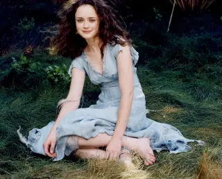Alexis Bledel photo 7 — American, Brown