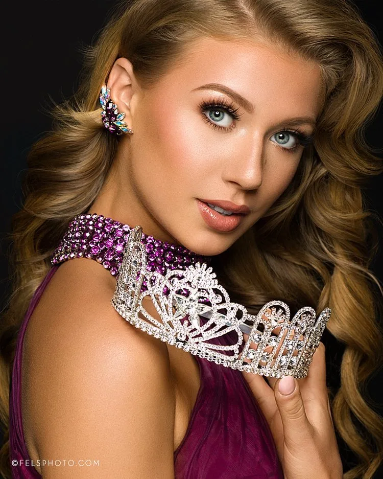 Alexis Loomans photo 14 — Blonde, Athletic
