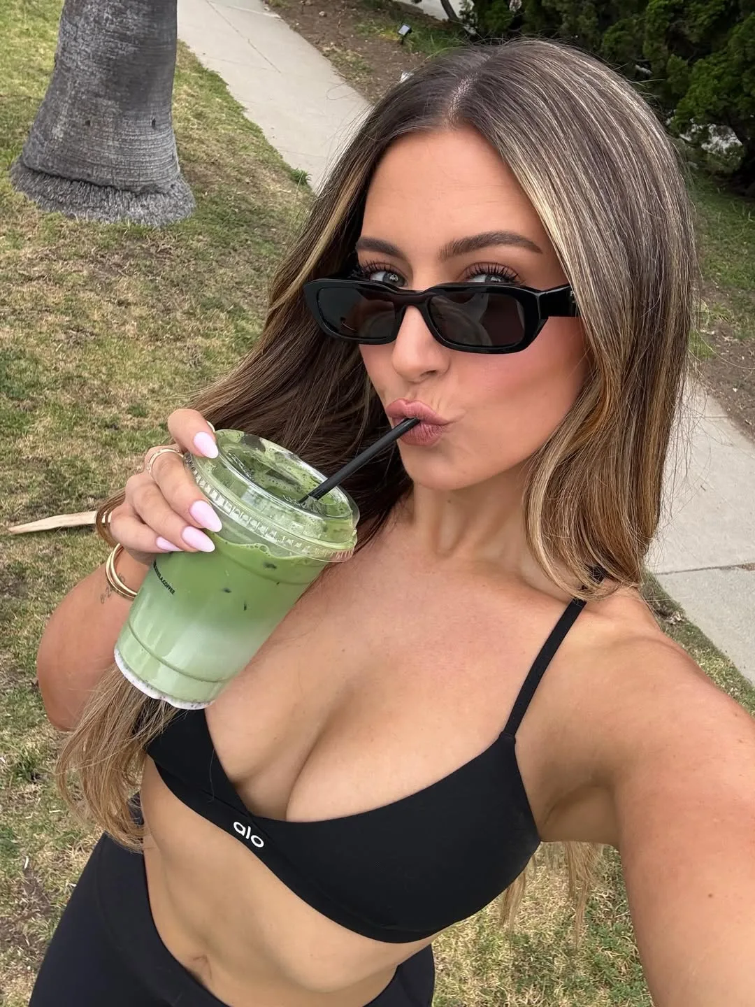 Alexis Oakley photo 11 — Caucasian, Beautician, Influencer, Model