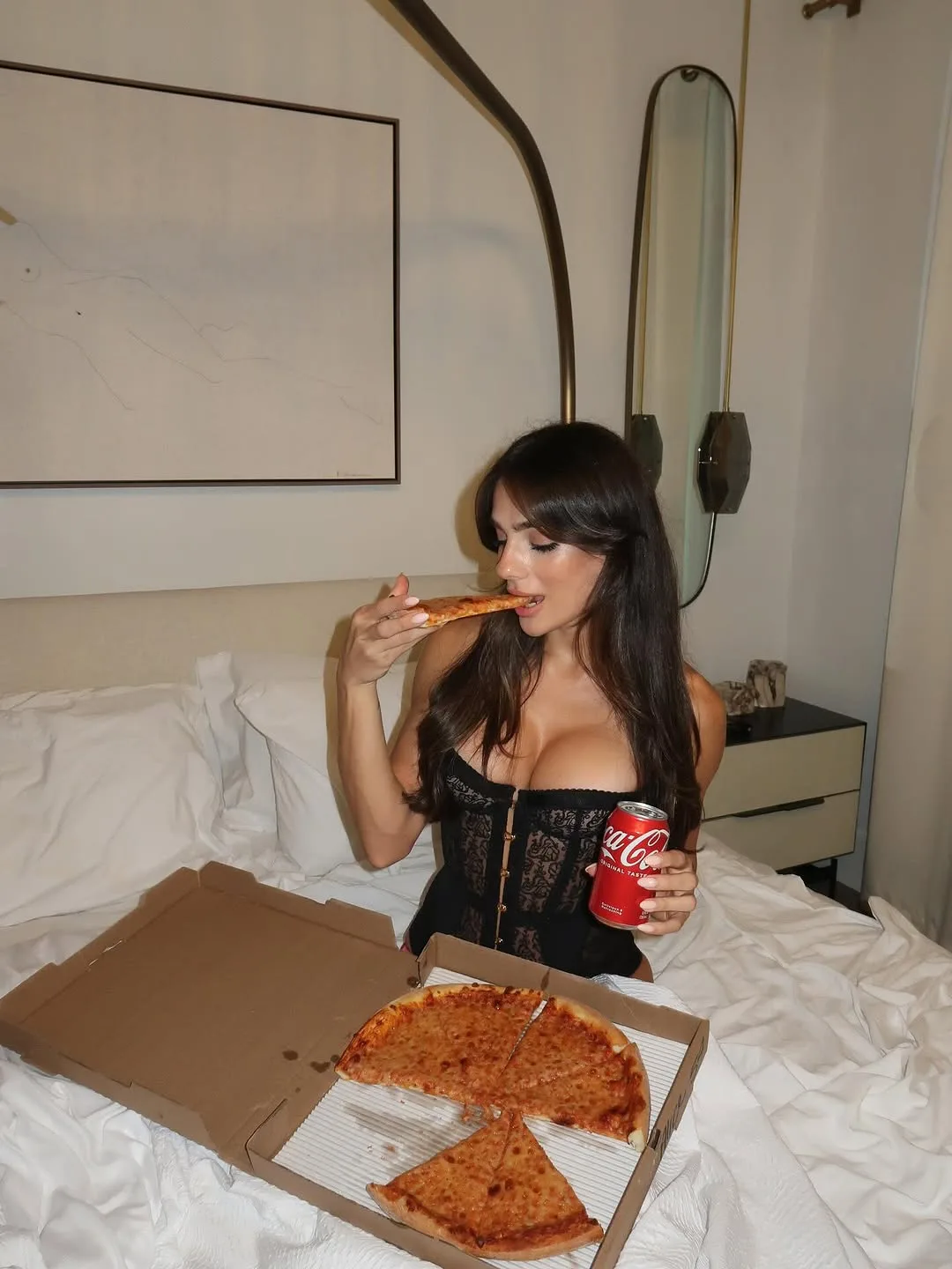 Aleyna Krezz photo 7 — American, Brown