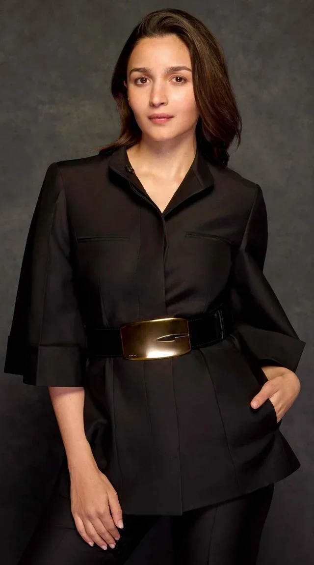 Alia Bhatt photo 11 — Mixed-race (primarily Asian), Actress, Fashion Designer, Glamour Model, Influencer, Musician (former), Producer, YouTuber