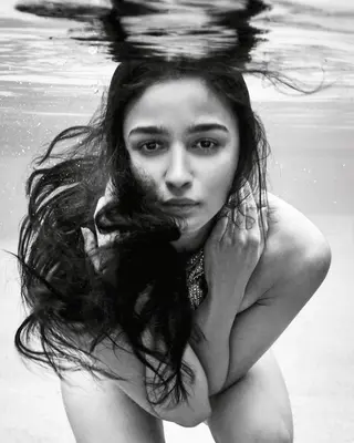Alia Bhatt photo 16 — Brown, Mixed-race (primarily Asian)