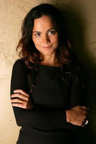 Alice Braga photo 9 — Mixed-race, Actress, Producer