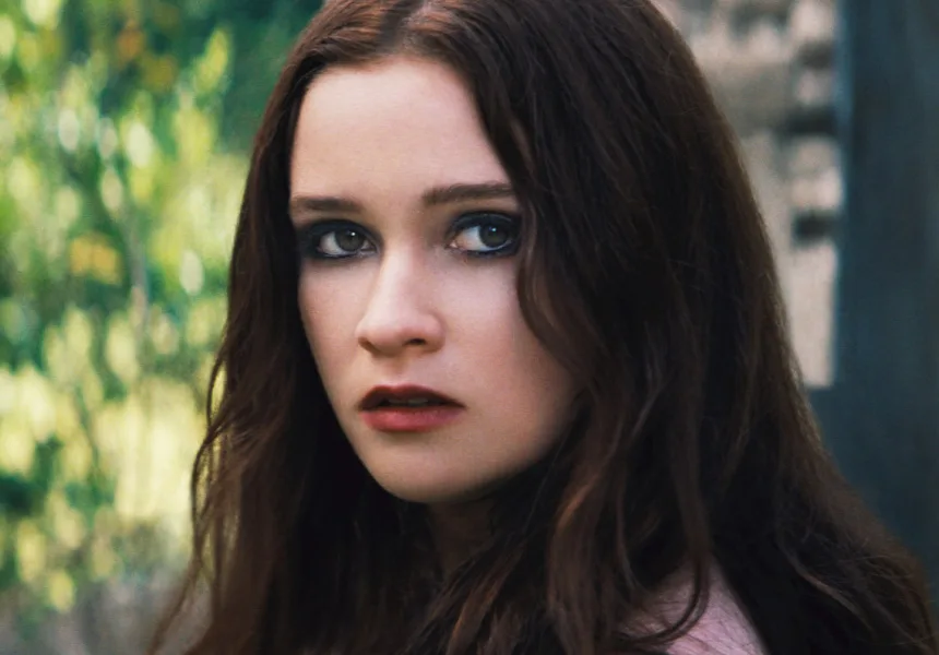 Alice Englert photo 4 — Blue, Caucasian
