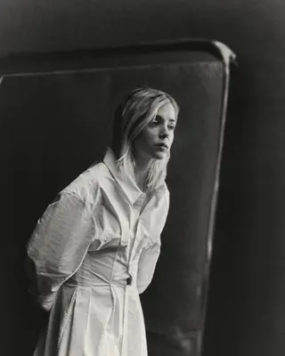 Alice Isaaz photo 16 — Hazel, Caucasian