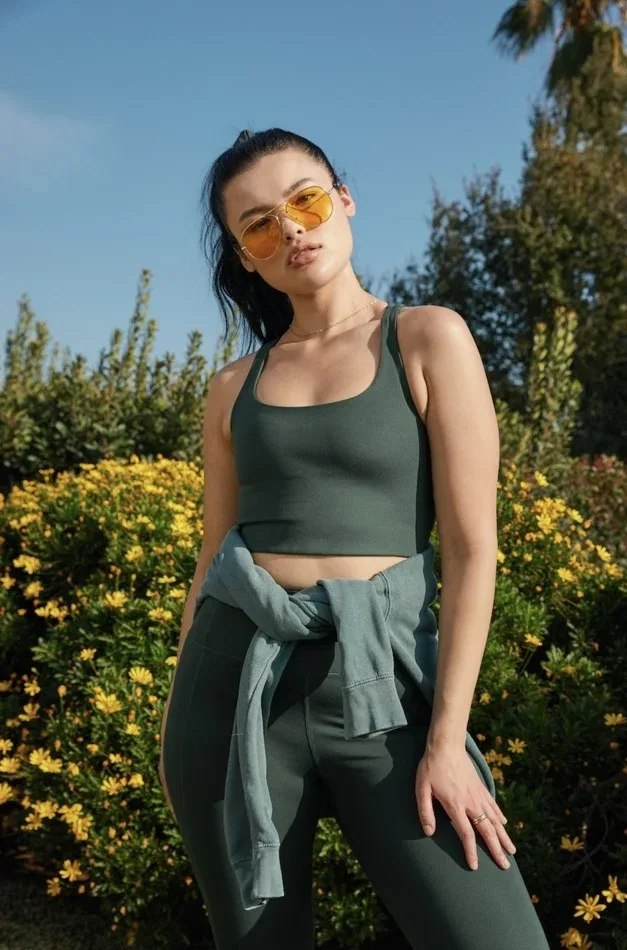 Alicia Loraina Olivas photo 3 — Average, Brown