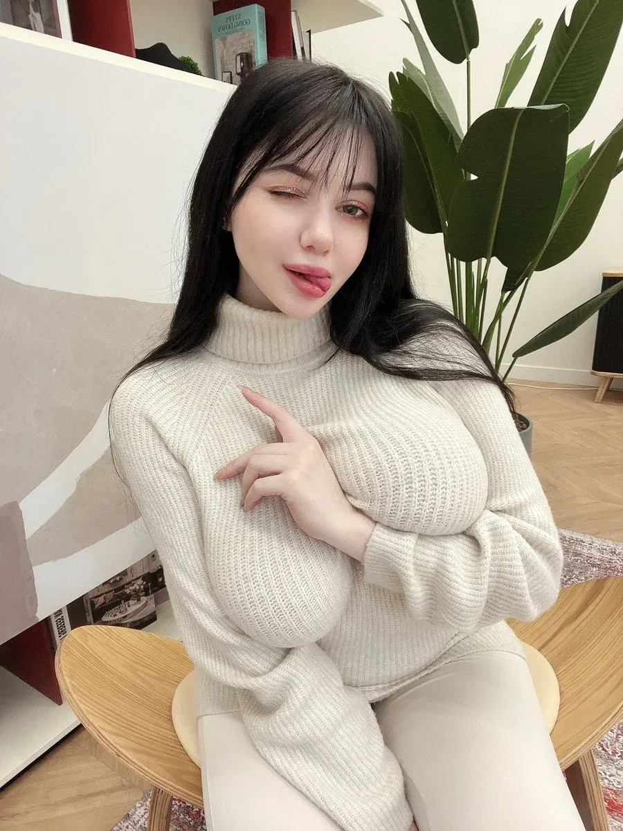 Alina Becker photo 18 — Adult Model, Cosplayer, Influencer, TikTok Star, Russian