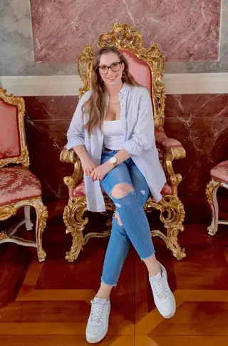 Alina Fastner photo 18 — Blue, Caucasian
