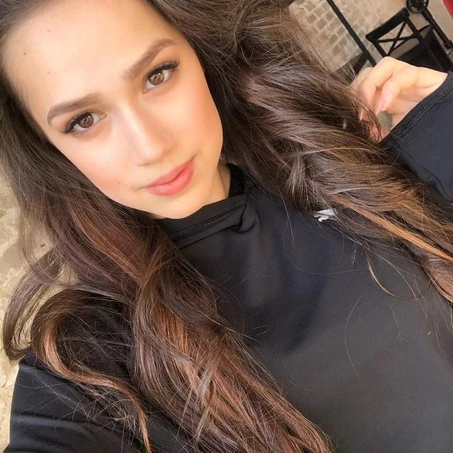 Alina Zagitova photo 4 — Brown, Caucasian