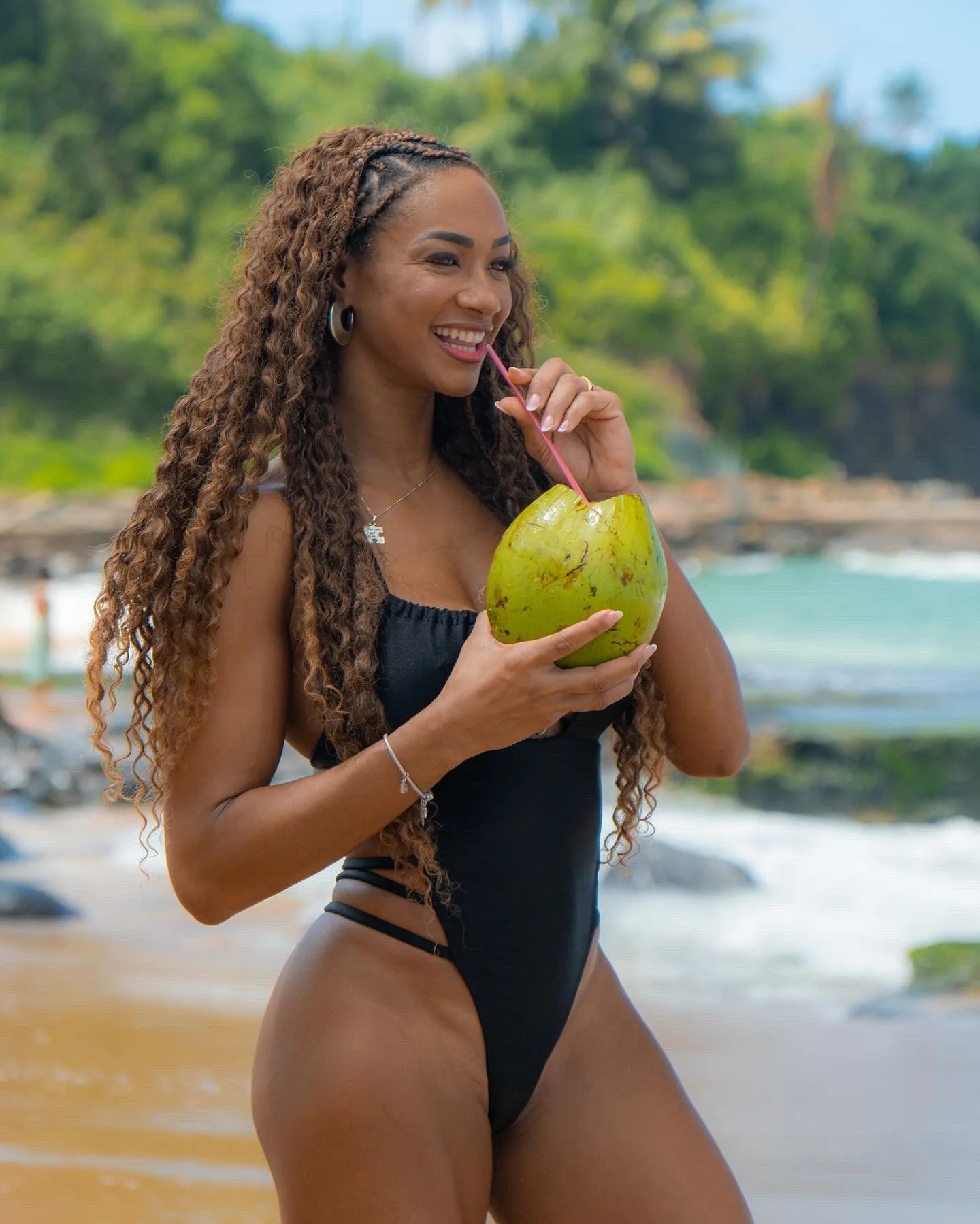 Aline Patriarca photo 10 — Brown, Black